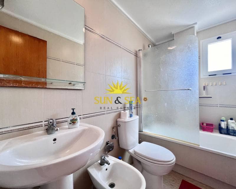 2 makuuhuone Kattohuoneisto myytävänä paikassa Torrevieja mukana uima-altaan - 140 000 € (Ref: 8728288)