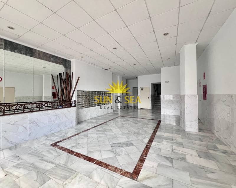 2 makuuhuone Kattohuoneisto myytävänä paikassa Torrevieja mukana uima-altaan - 140 000 € (Ref: 8728288)