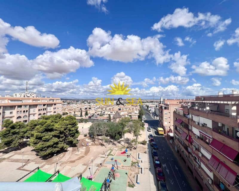 2 makuuhuone Kattohuoneisto myytävänä paikassa Torrevieja mukana uima-altaan - 140 000 € (Ref: 8728288)