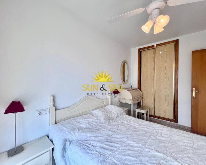 2 makuuhuone Kattohuoneisto myytävänä paikassa Torrevieja mukana uima-altaan - 140 000 € (Ref: 8728288)