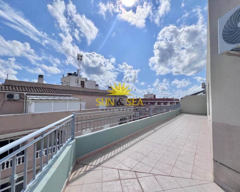 2 makuuhuone Kattohuoneisto myytävänä paikassa Torrevieja mukana uima-altaan - 140 000 € (Ref: 8728288)
