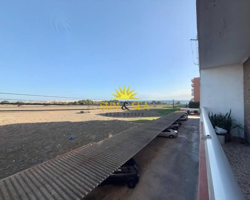 2 soveværelse Penthouse til leje i Punta Prima med swimmingpool garage - € 1.250 (Ref: 8734886)