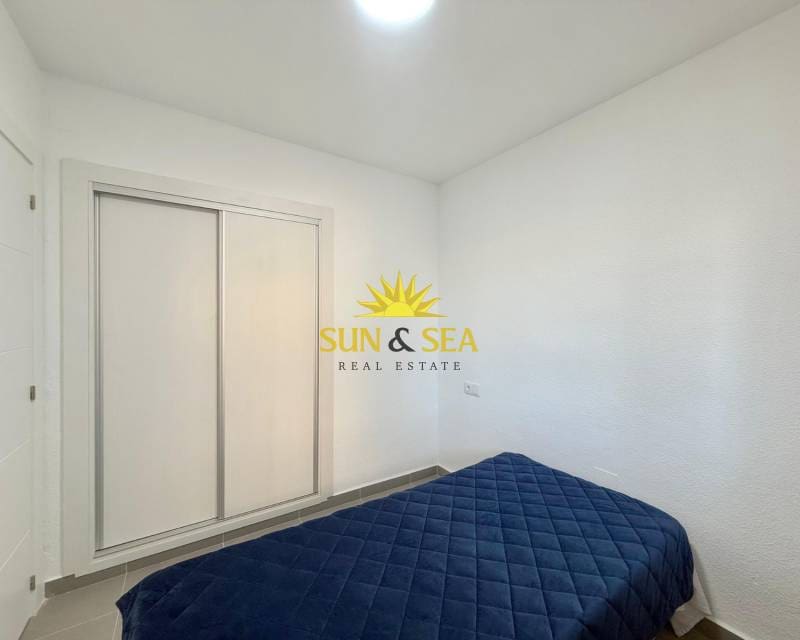 2 soveværelse Penthouse til leje i Punta Prima med swimmingpool garage - € 1.250 (Ref: 8734886)