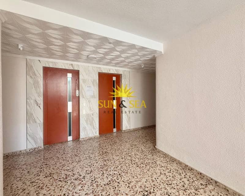 2 soveværelse Penthouse til leje i Punta Prima med swimmingpool garage - € 1.250 (Ref: 8734886)