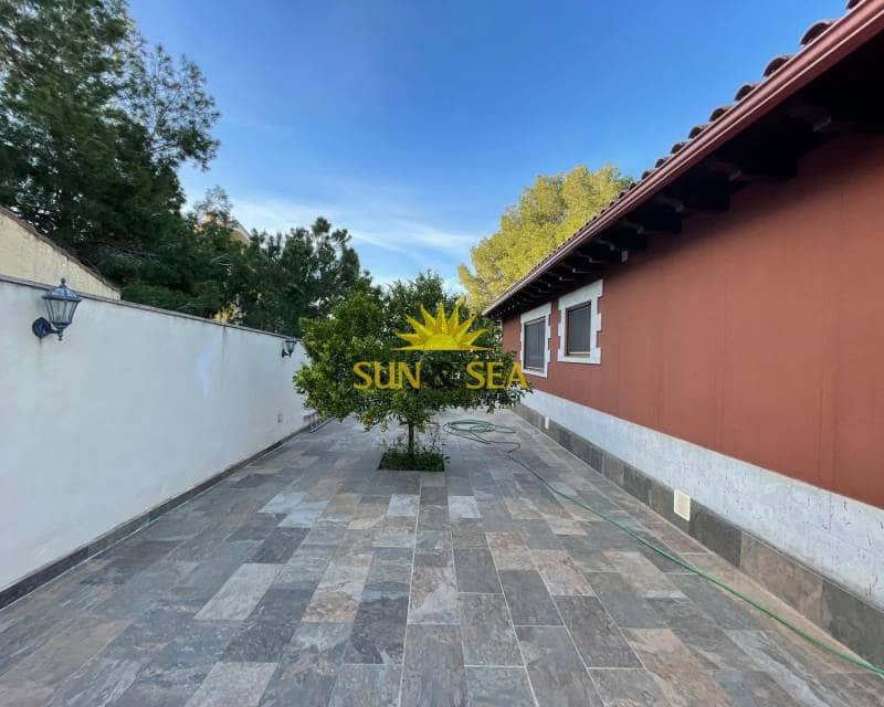 3 quarto Moradia para arrendar em San Miguel de Salinas com piscina garagem - 2 500 € (Ref: 8752082)