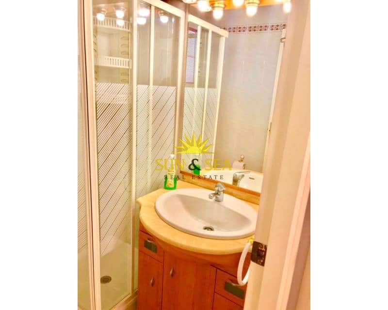 3 soveværelse Lejlighed til leje i La Manga del Mar Menor med swimmingpool garage - € 800 (Ref: 8759193)