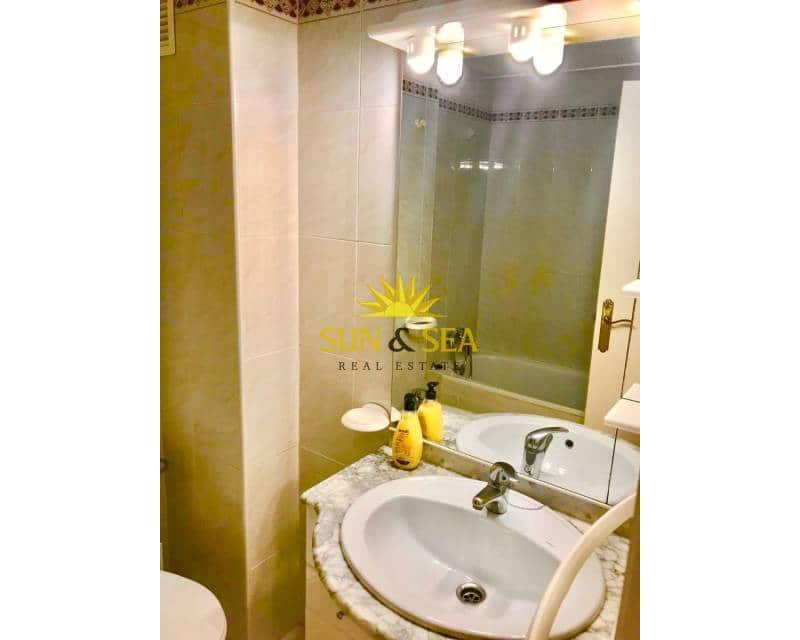 3 soveværelse Lejlighed til leje i La Manga del Mar Menor med swimmingpool garage - € 800 (Ref: 8759193)