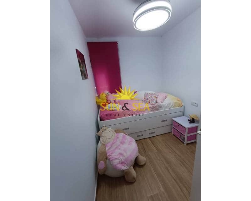 3 sypialnia Willa do wynajęcia w Santa Pola - 900 € (Ref: 8766416)