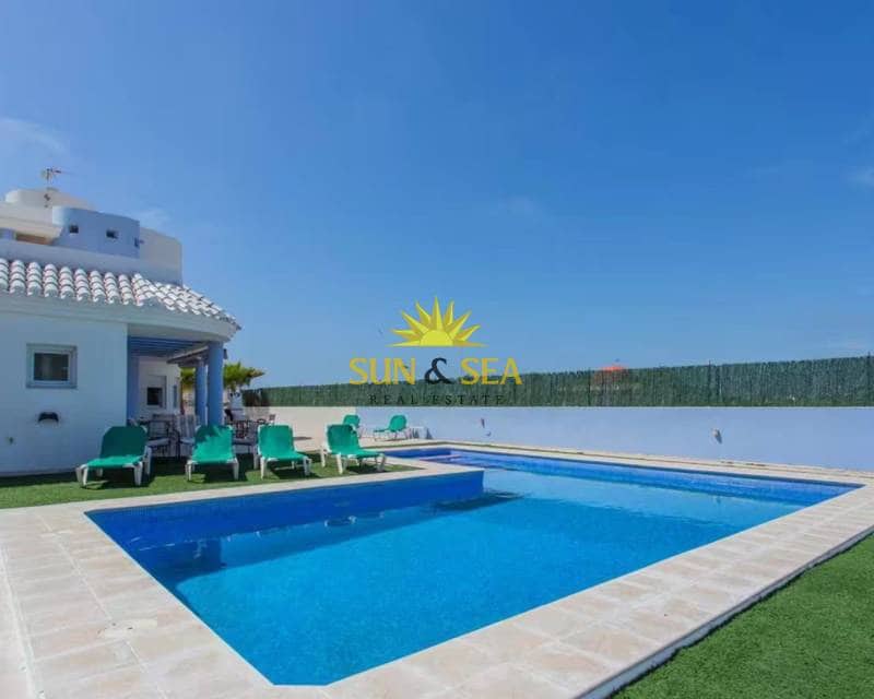 3 soveværelse Villa til leje i La Manga del Mar Menor med swimmingpool garage - € 1.650 (Ref: 8770268)