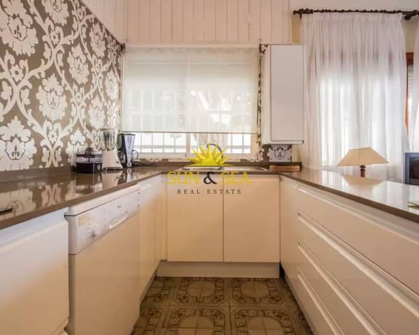 4 bedroom Villa for rent in La Manga del Mar Menor with garage - € 1,000 (Ref: 8770802)