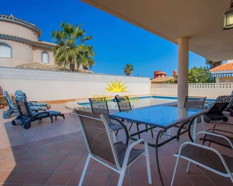 6 soveværelse Villa til leje i La Manga del Mar Menor med swimmingpool - € 1.650 (Ref: 8770803)
