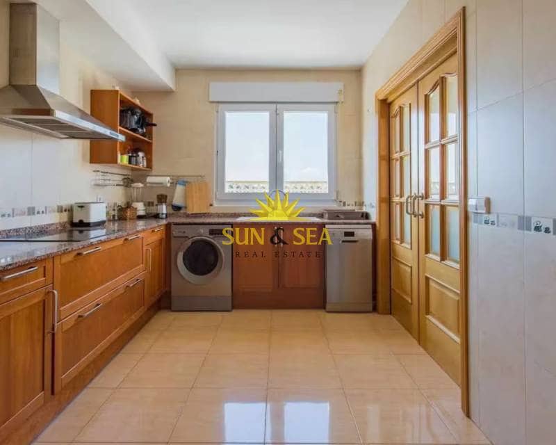6 soveværelse Villa til leje i La Manga del Mar Menor med swimmingpool - € 1.650 (Ref: 8770803)