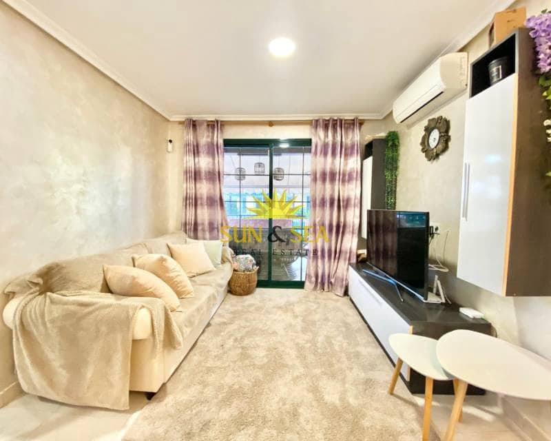 Chalet de 3 habitaciones en Torrevieja en alquiler con piscina - 1.600 € (Ref: 8773334)