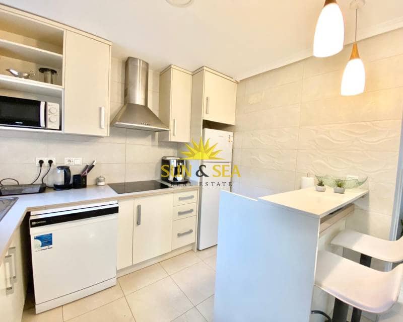 Chalet de 3 habitaciones en Torrevieja en alquiler con piscina - 1.600 € (Ref: 8773334)