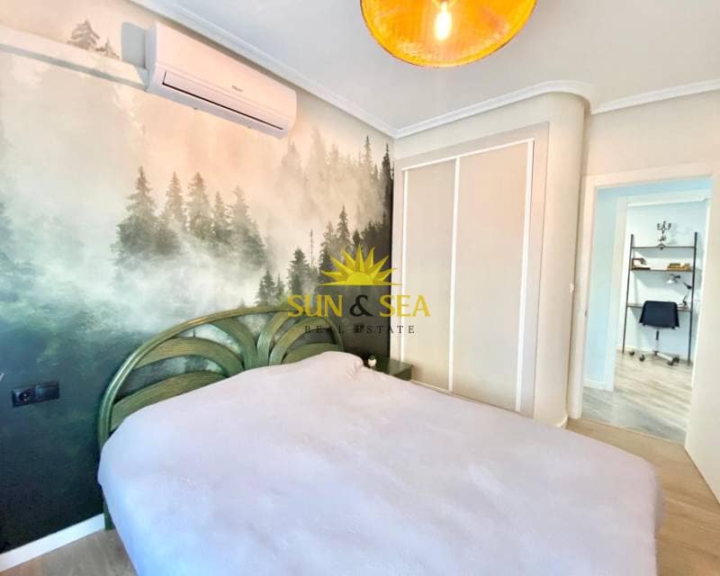 Chalet de 3 habitaciones en Torrevieja en alquiler con piscina - 1.600 € (Ref: 8773334)