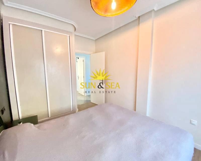 Chalet de 3 habitaciones en Torrevieja en alquiler con piscina - 1.600 € (Ref: 8773334)