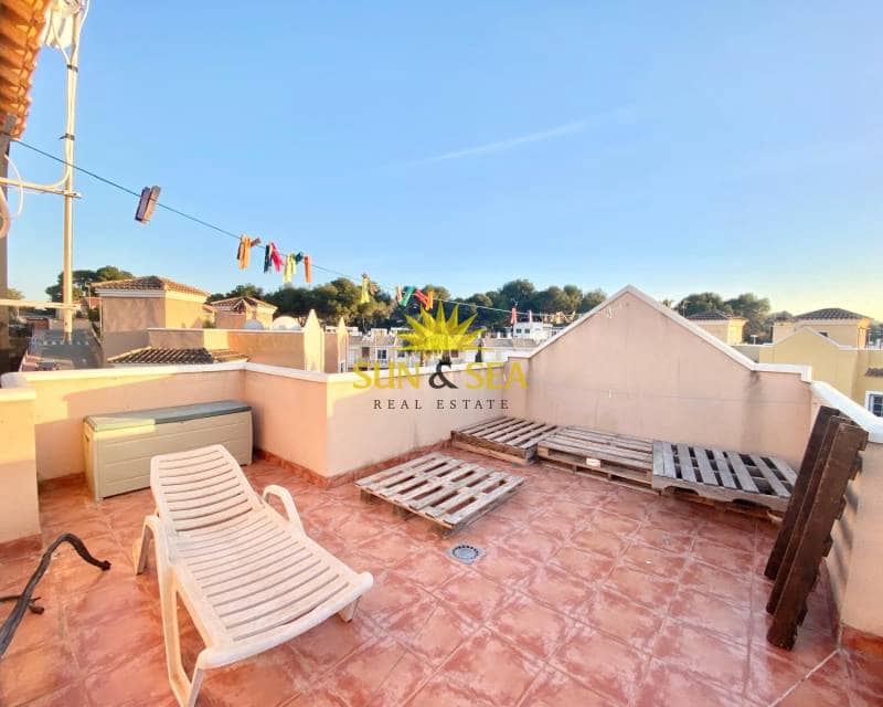 Chalet de 3 habitaciones en Torrevieja en alquiler con piscina - 1.600 € (Ref: 8773334)