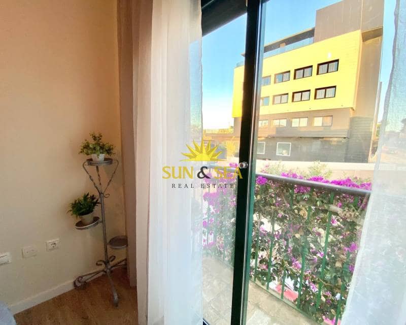 Chalet de 3 habitaciones en Torrevieja en alquiler con piscina - 1.600 € (Ref: 8773334)