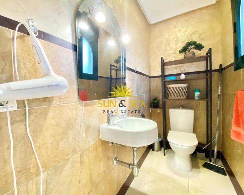 Chalet de 3 habitaciones en Torrevieja en alquiler con piscina - 1.600 € (Ref: 8773334)