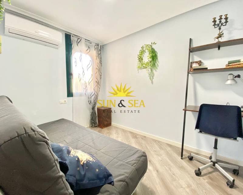 Chalet de 3 habitaciones en Torrevieja en alquiler con piscina - 1.600 € (Ref: 8773334)