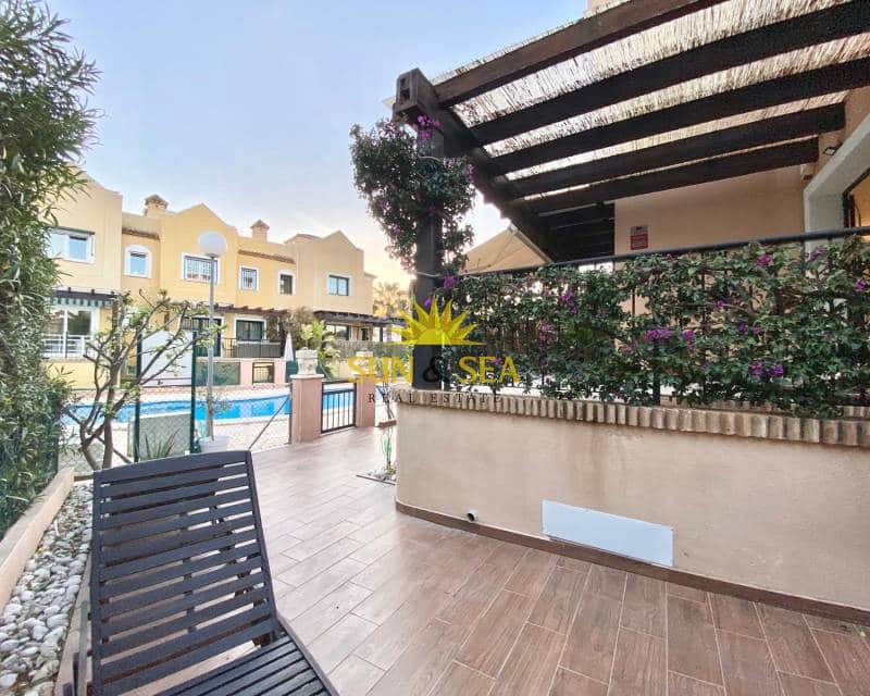 Chalet de 3 habitaciones en Torrevieja en alquiler con piscina - 1.600 € (Ref: 8773334)