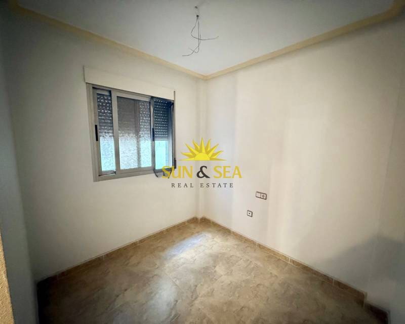 3 slaapkamer Appartement te huur in Torrevieja - € 850 (Ref: 8790845)