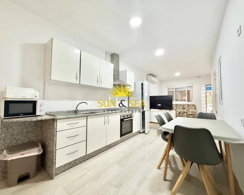 Apartamento de 4 habitaciones en Elche / Elx en alquiler - 1.100 € (Ref: 8792021)