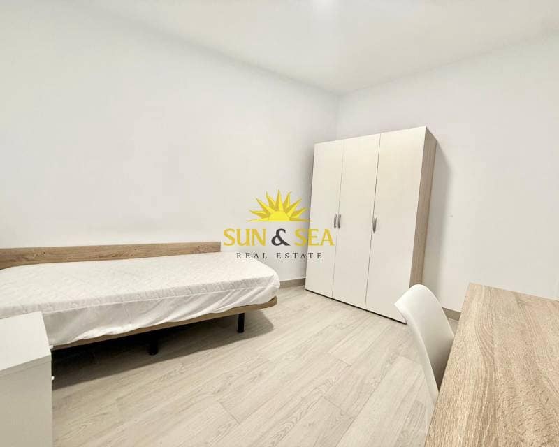 Apartamento de 4 habitaciones en Elche / Elx en alquiler - 1.100 € (Ref: 8792021)