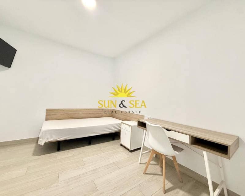 Apartamento de 4 habitaciones en Elche / Elx en alquiler - 1.100 € (Ref: 8792021)