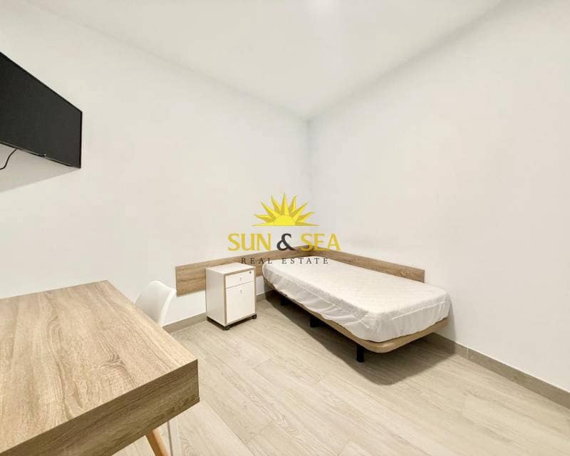 Apartamento de 4 habitaciones en Elche / Elx en alquiler - 1.100 € (Ref: 8792021)