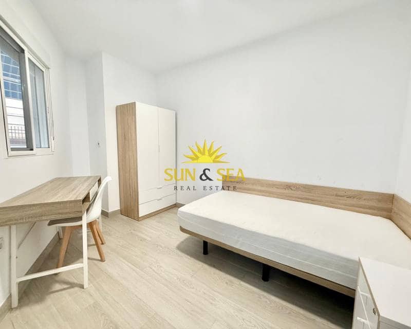 Apartamento de 4 habitaciones en Elche / Elx en alquiler - 1.100 € (Ref: 8792021)