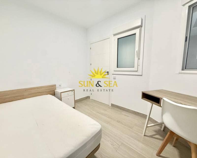 Apartamento de 4 habitaciones en Elche / Elx en alquiler - 1.100 € (Ref: 8792021)