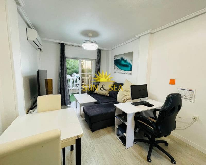 2 Zimmer Haus zu vermieten in Torrevieja mit Pool - 750 € (Ref: 8798753)