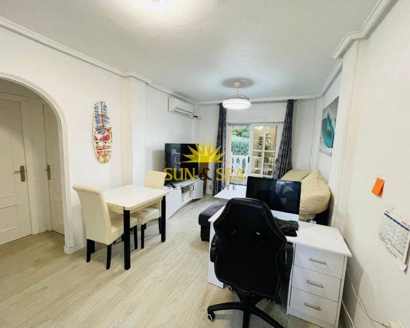 2 Zimmer Haus zu vermieten in Torrevieja mit Pool - 750 € (Ref: 8798753)