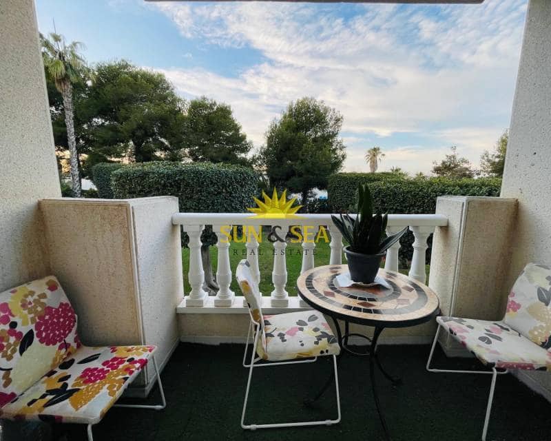 2 Zimmer Haus zu vermieten in Torrevieja mit Pool - 750 € (Ref: 8798753)