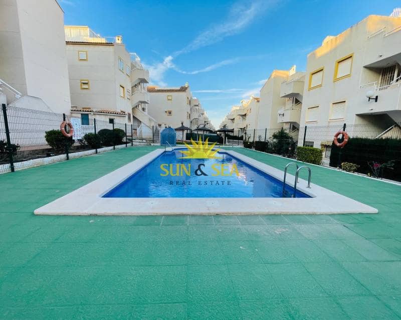 2 Zimmer Haus zu vermieten in Torrevieja mit Pool - 750 € (Ref: 8798753)