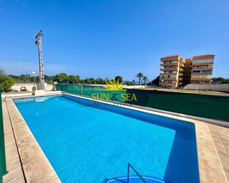 2 bedroom Penthouse for holiday rental in Orihuela Costa with pool - € 900 (Ref: 8800101)