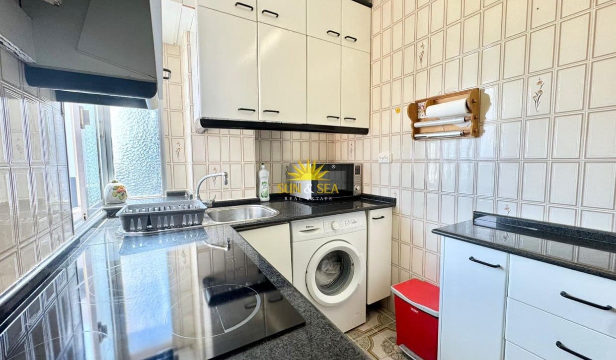 2 slaapkamer Penthouse voor vakantieverhuur in Orihuela Costa met zwembad - € 900 (Ref: 8800101)