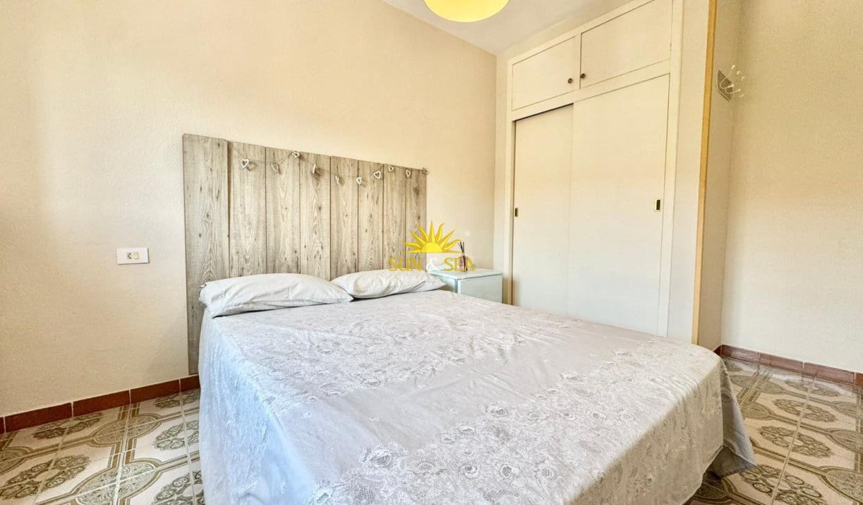 2 slaapkamer Penthouse voor vakantieverhuur in Orihuela Costa met zwembad - € 900 (Ref: 8800101)
