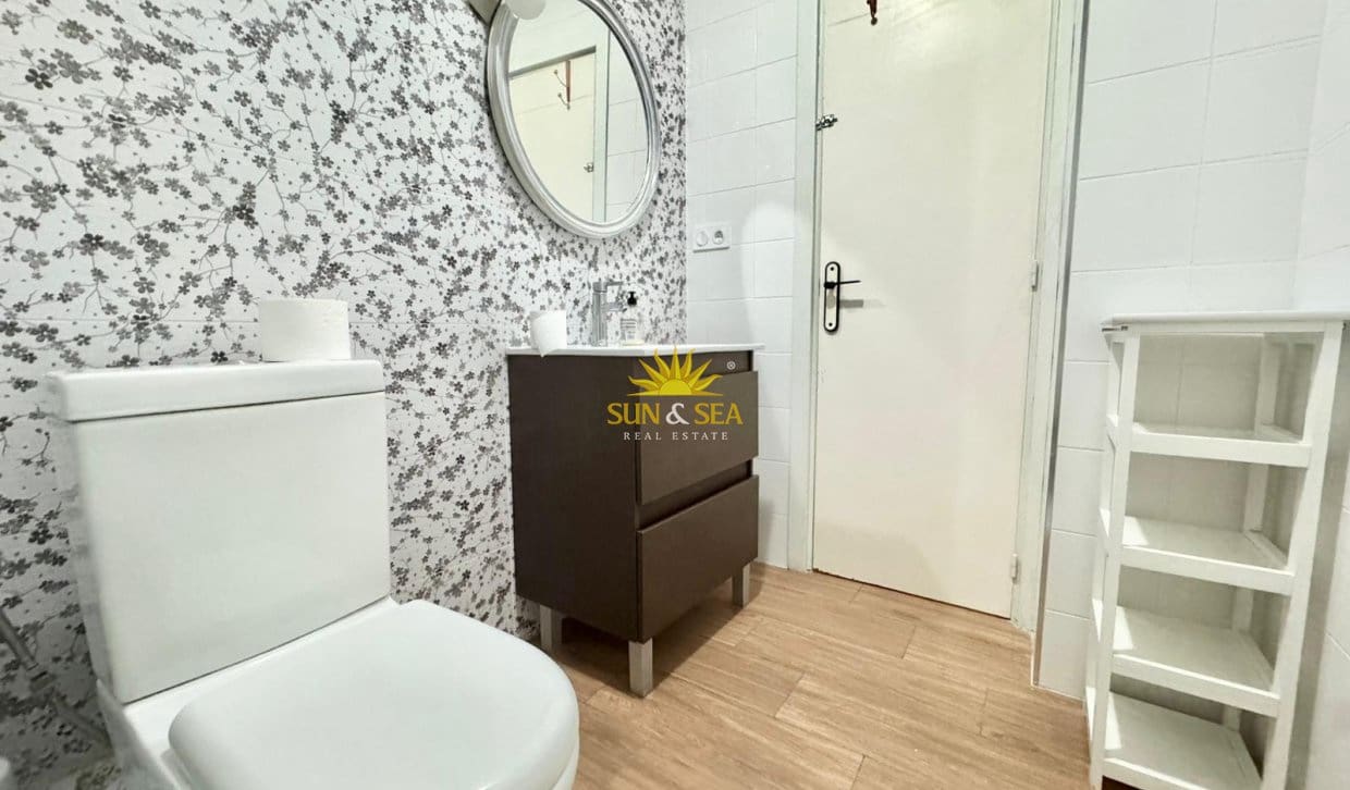 2 slaapkamer Penthouse voor vakantieverhuur in Orihuela Costa met zwembad - € 900 (Ref: 8800101)