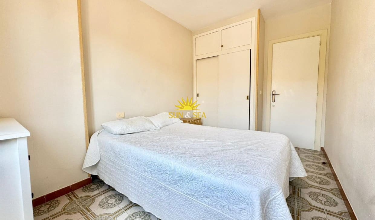 2 slaapkamer Penthouse voor vakantieverhuur in Orihuela Costa met zwembad - € 900 (Ref: 8800101)