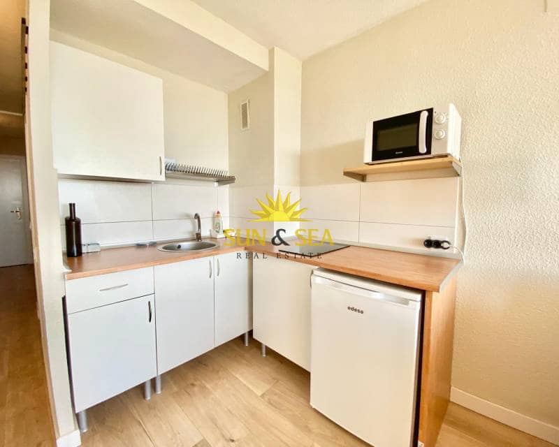 Apartamento de 1 habitación en Guardamar del Segura en alquiler con piscina - 550 € (Ref: 8802127)