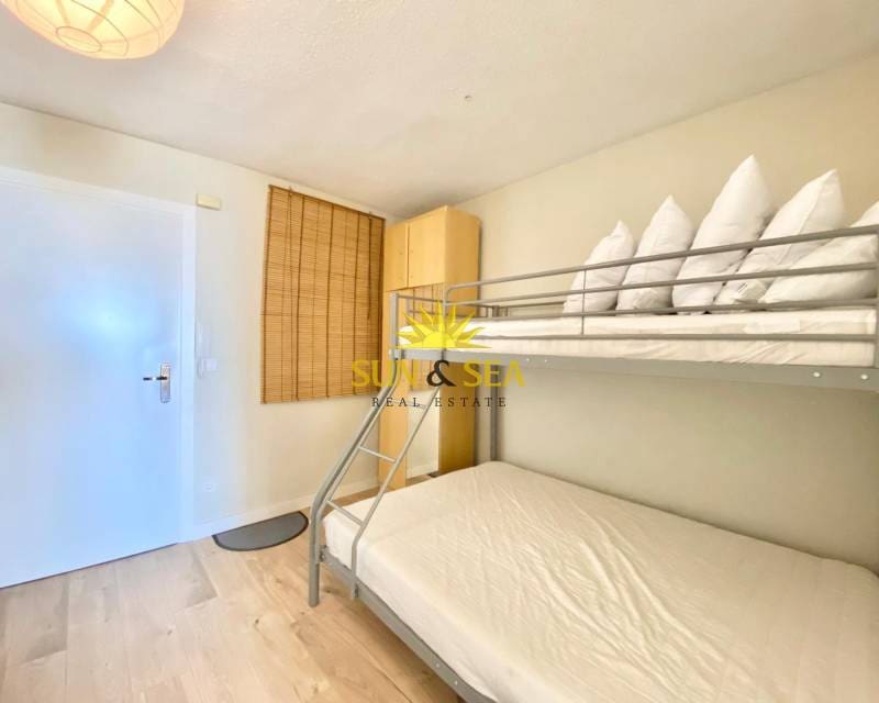 Apartamento de 1 habitación en Guardamar del Segura en alquiler con piscina - 550 € (Ref: 8802127)