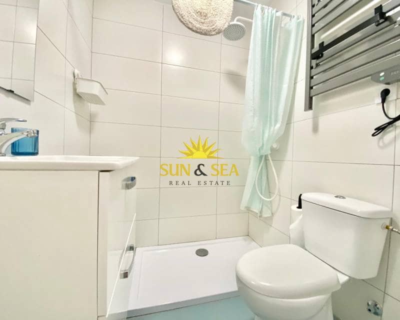 Apartamento de 1 habitación en Guardamar del Segura en alquiler con piscina - 550 € (Ref: 8802127)