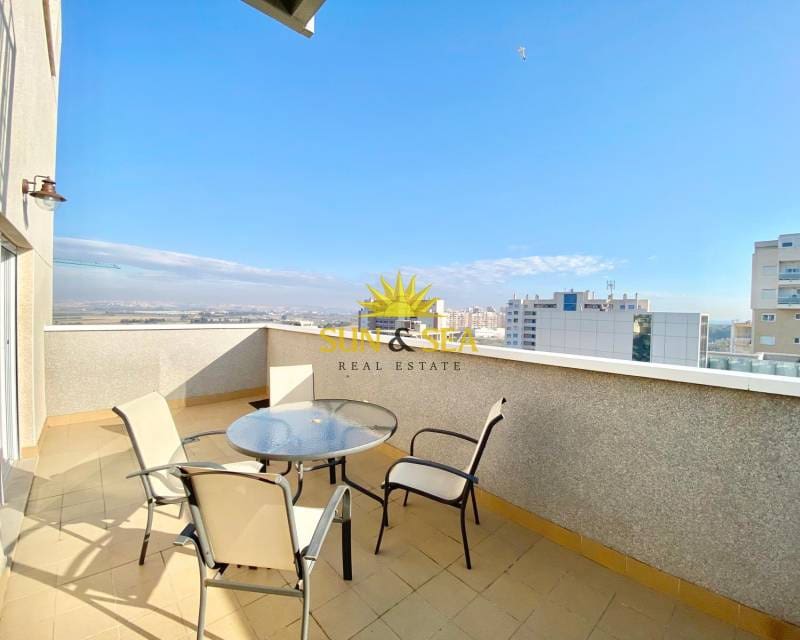 2 soveværelse Lejlighed til leje i Guardamar del Segura med swimmingpool garage - € 1.000 (Ref: 8803125)