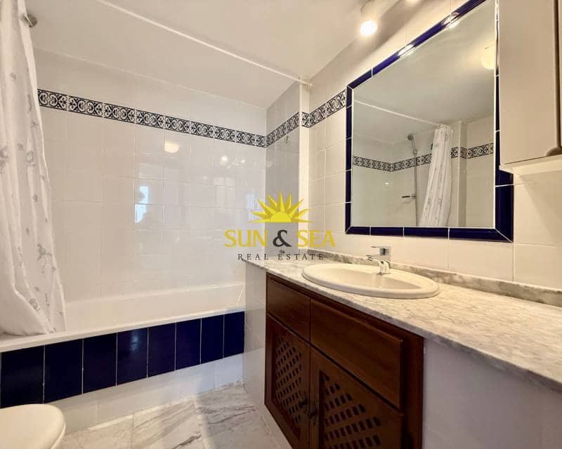 2 slaapkamer Appartement te huur in Torrevieja met zwembad - € 950 (Ref: 8848043)