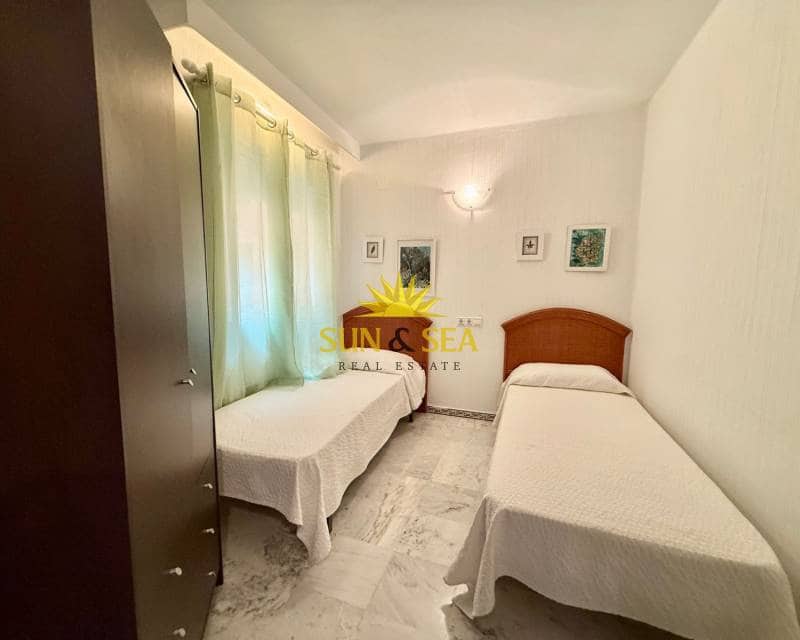 2 slaapkamer Appartement te huur in Torrevieja met zwembad - € 950 (Ref: 8848043)