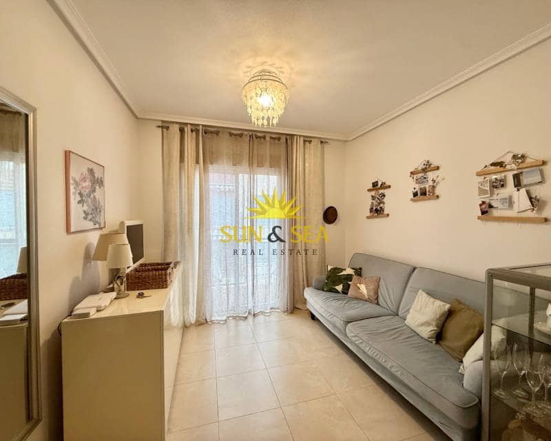 2 makuuhuone Huoneisto vuokrattavana paikassa Orihuela Costa mukana uima-altaan - 950 € (Ref: 8864341)