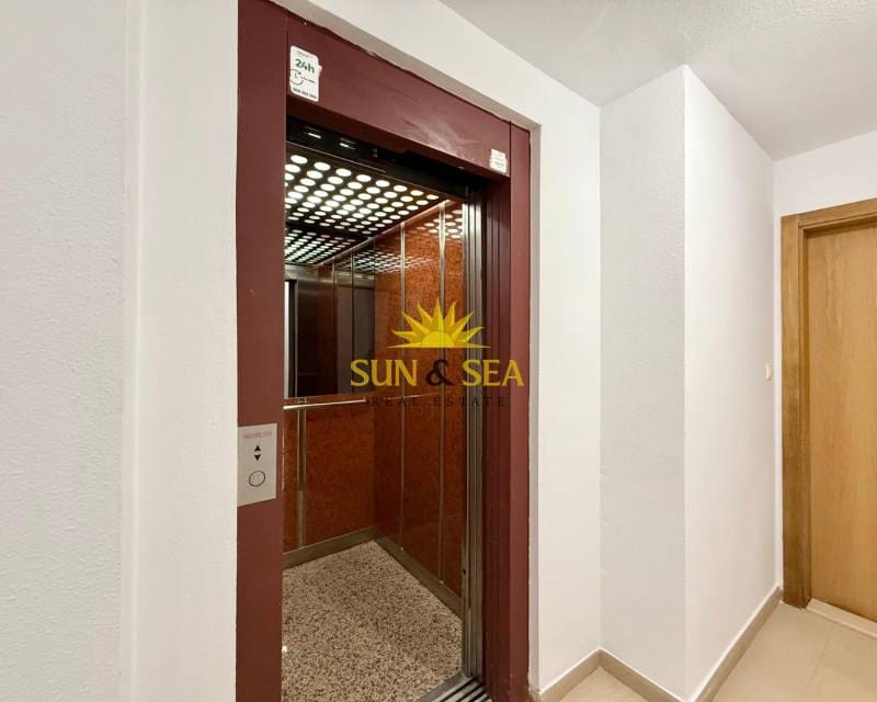 2 makuuhuone Huoneisto vuokrattavana paikassa Orihuela Costa mukana uima-altaan - 950 € (Ref: 8864341)