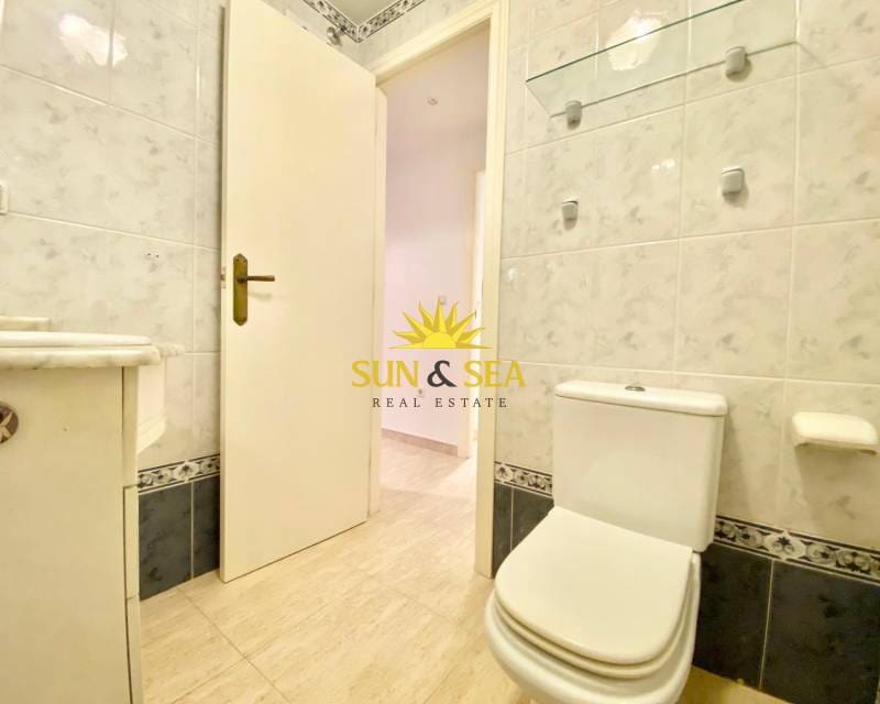 2 quarto Apartamento para arrendar em Guardamar del Segura com garagem - 800 € (Ref: 8865714)